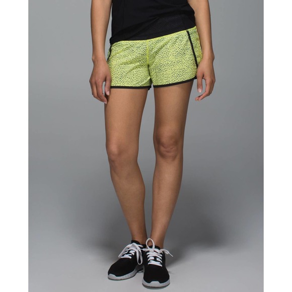 Lululemon Run Time Shorts Dottie Dash Clarity Yellow Size 8 - Picture 1 of 7